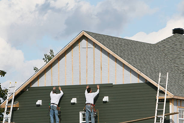 Professional Siding Installation technician working in Medina, WA